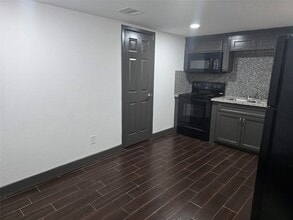 1501 Asbury St, Unit B in Houston, TX - Building Photo - Building Photo