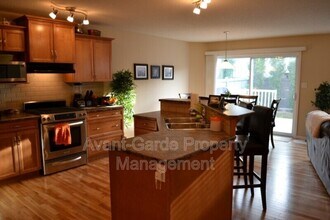 17011-17074 74 St NW in Edmonton, AB - Building Photo - Building Photo