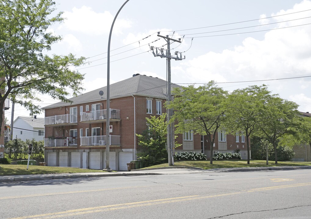 17744 de Pierrefonds in Montréal, QC - Building Photo