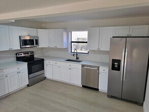 2287 W 53rd Pl in Hialeah, FL - Building Photo - Building Photo