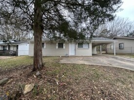 5557 Dolphin Dr in Jackson, MS - Building Photo