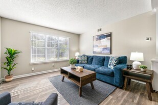 987 Collier Rd NW in Atlanta, GA - Building Photo