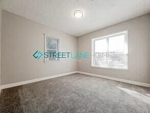 1272 Laughren Dr in University City, MO - Foto de edificio - Building Photo