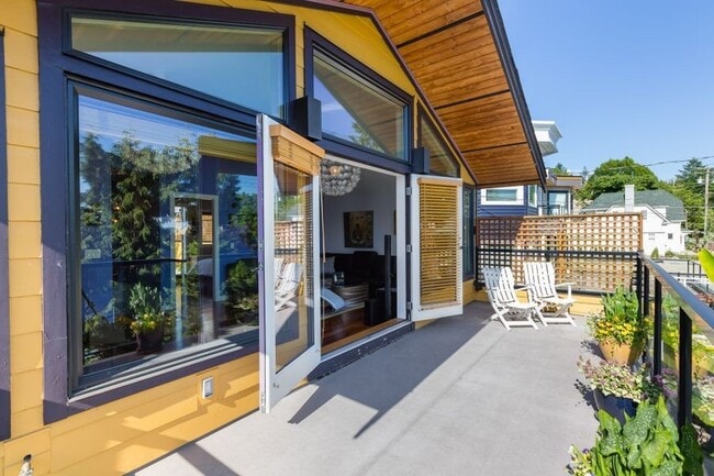 140 Windsor Rd W in North Vancouver, BC - Building Photo - Building Photo