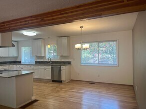 4019 SW Vermont St in Portland, OR - Building Photo - Building Photo