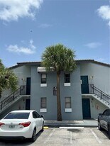 7180 NW 179th St in Hialeah, FL - Building Photo