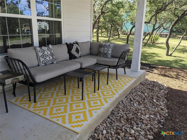 254 Ridgerock Dr in Canyon Lake, TX - Foto de edificio - Building Photo