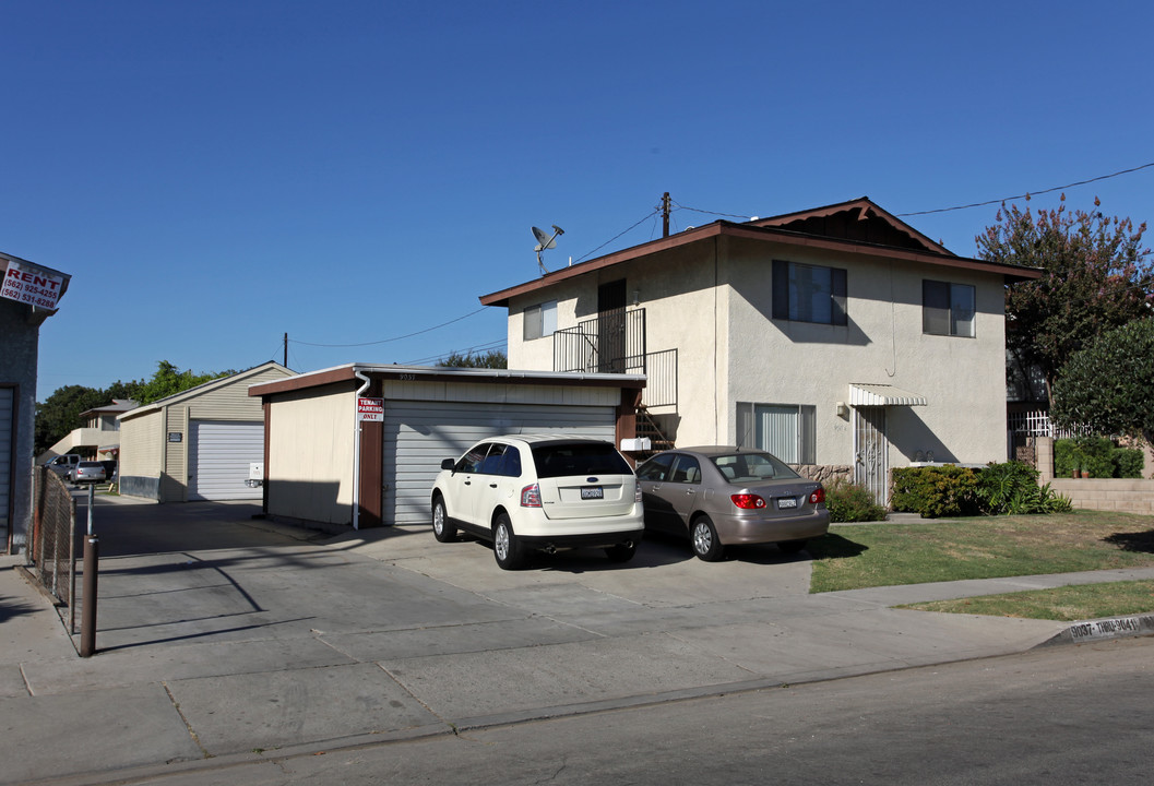 9037-9041 Park St in Bellflower, CA - Building Photo