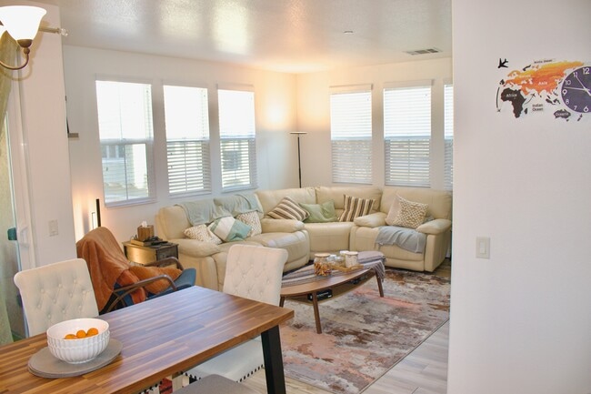 1800 E Lakeshore Dr in Lake Elsinore, CA - Building Photo - Building Photo