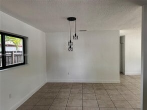 950 E 2nd St in Hialeah, FL - Building Photo - Building Photo