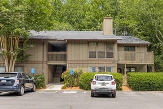 1017 Dunbar Dr in Dunwoody, GA - Building Photo - Building Photo