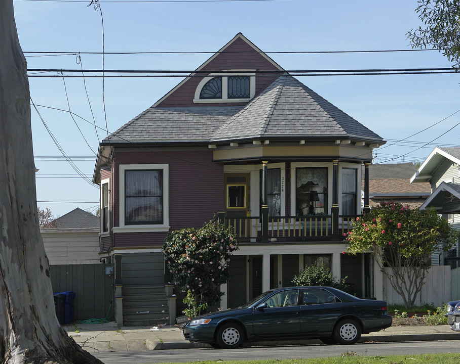 3226 Encinal Ave in Alameda, CA - Foto de edificio