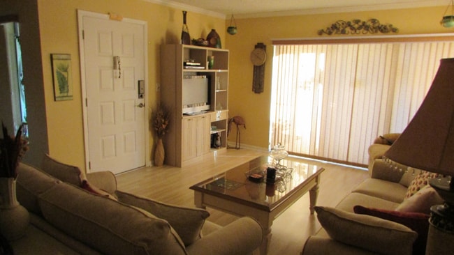 2699 Pine Ridge Way E in Palm Harbor, FL - Foto de edificio - Building Photo