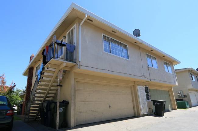 116 Nedra Ct in Sacramento, CA - Foto de edificio - Building Photo