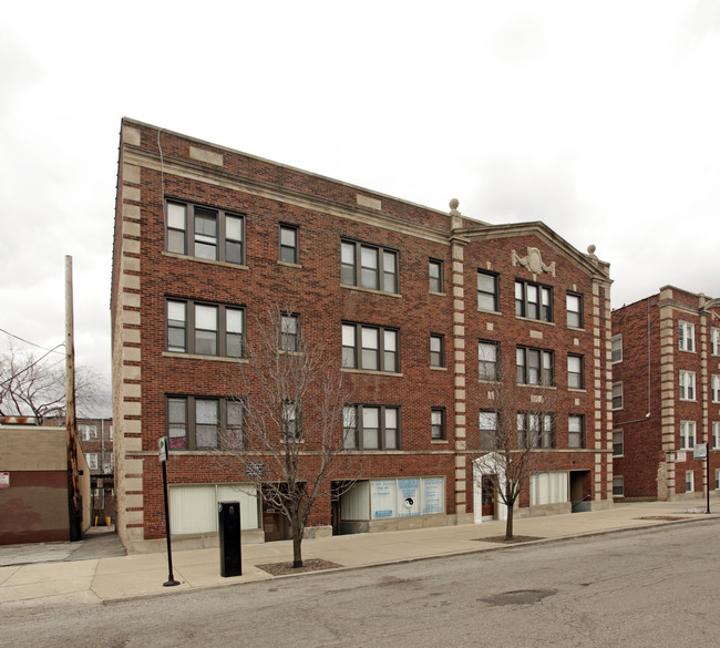 4911-4117 W Belle Plaine Ave in Chicago, IL - Building Photo - Building Photo