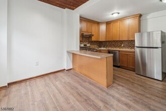 310 Paterson Plank Rd in Jersey City, NJ - Building Photo - Building Photo