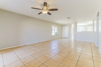 1110 E Vernoa St in San Tan Valley, AZ - Foto de edificio - Building Photo