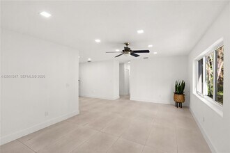 6605 SW 61st St in South Miami, FL - Building Photo - Building Photo