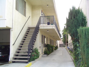 352 W Lomita Ave in Glendale, CA - Building Photo - Building Photo