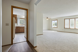 Lynn Apartments in St. Louis Park, MN - Building Photo - Building Photo