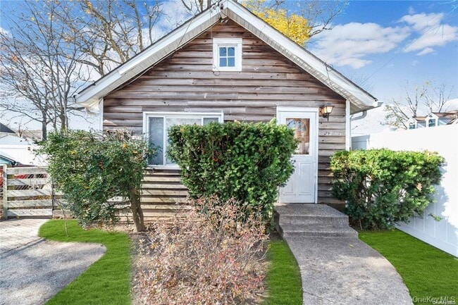 property at 12 Admiral St