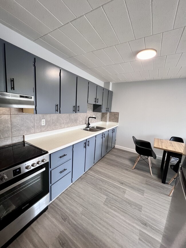 180 Tecumseh Rd E in Windsor, ON - Building Photo - Building Photo