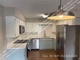 137 SE 13th Ave in Ocala, FL - Building Photo