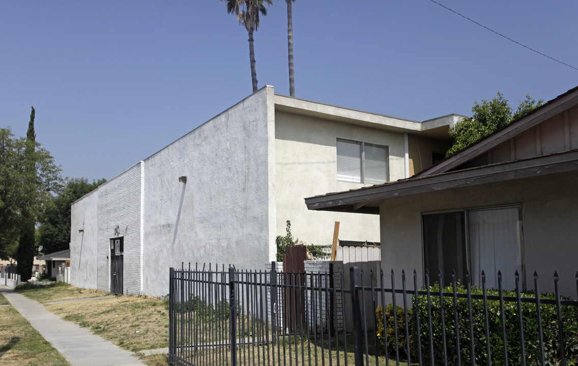 242-262 W Jackson St in Rialto, CA - Building Photo