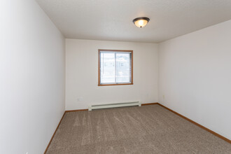 Brandy Hill Apartments in Fargo, ND - Foto de edificio - Interior Photo