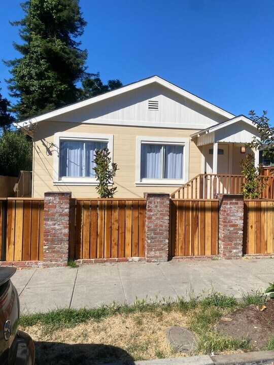 4331-4333 Brookdale Ave in Oakland, CA - Building Photo