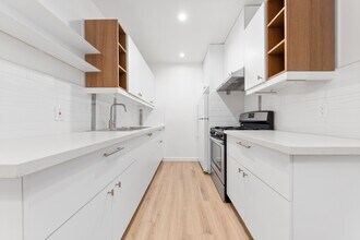 415 Loma Dr in Los Angeles, CA - Building Photo - Building Photo
