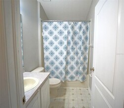 6807 Guilford Crest Dr in Apollo Beach, FL - Building Photo - Building Photo