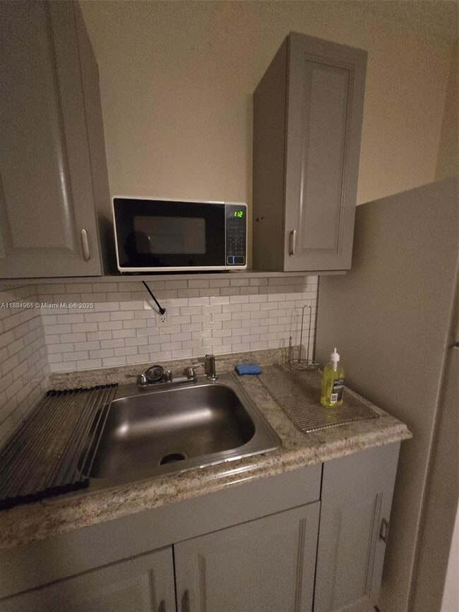 9291 NW 23rd St in Pembroke Pines, FL - Building Photo - Building Photo