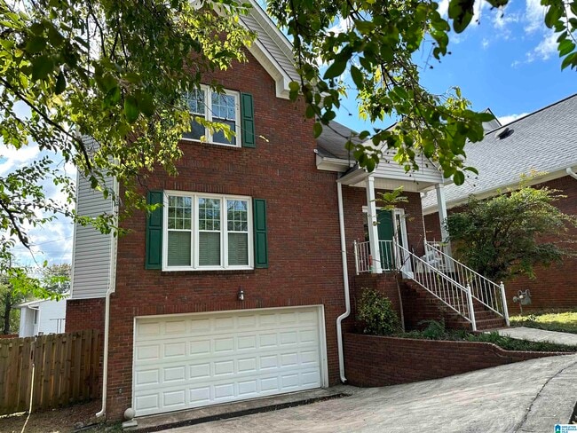 property at 1715 Columbiana Ln