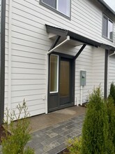 2360 Kingwood St in Forest Grove, OR - Foto de edificio - Building Photo