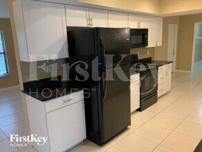 233 SW 38th St in Cape Coral, FL - Building Photo - Building Photo