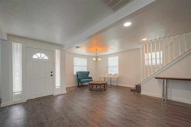 2100 W Main St in Baytown, TX - Building Photo - Building Photo