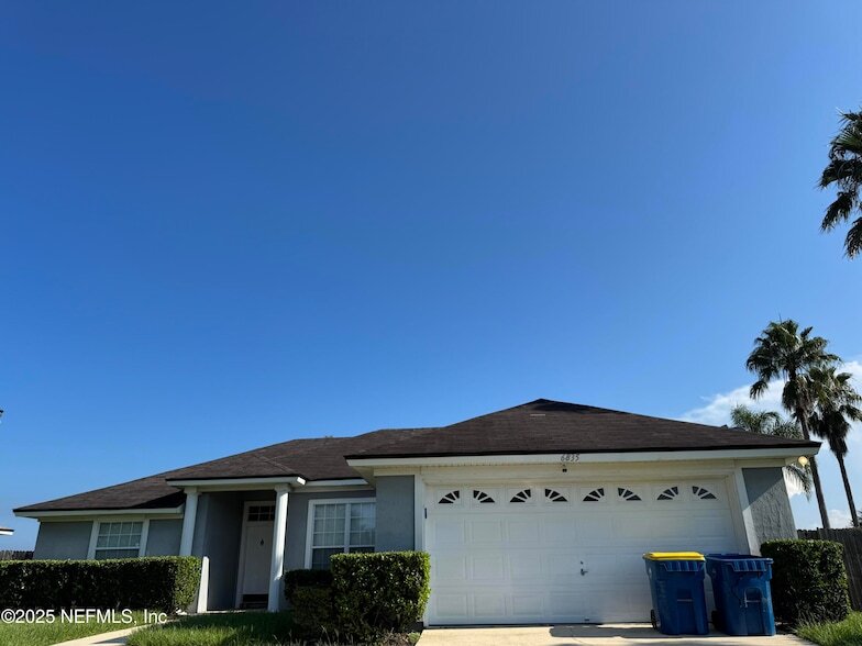 6835 Otters Den Ct N in Jacksonville, FL - Building Photo