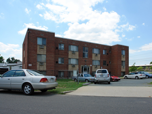 4725 Minnesota Ave NE in Washington, DC - Foto de edificio - Building Photo