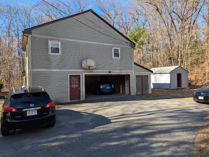 41 S Valley Rd-Unit -Main House in Amherst, MA - Building Photo