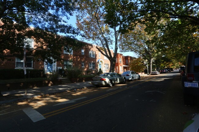 600-604 I St NE