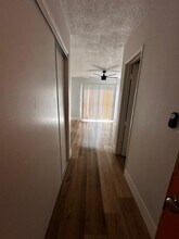 11143 S. Inglewood Ave. in Inglewood, CA - Foto de edificio - Interior Photo