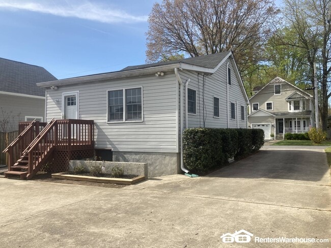 property at 304 Magothy Rd