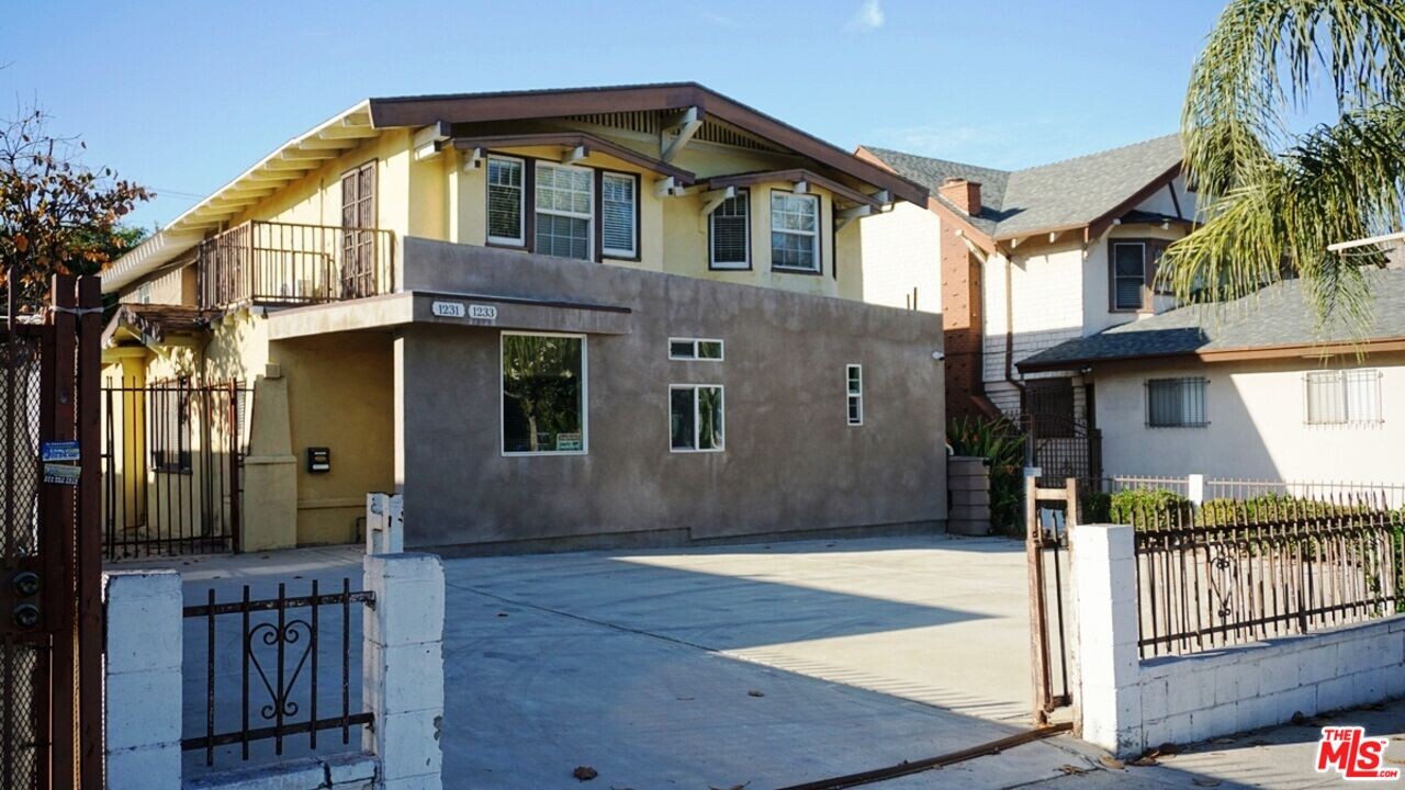 1231 Crenshaw Blvd in Los Angeles, CA - Building Photo