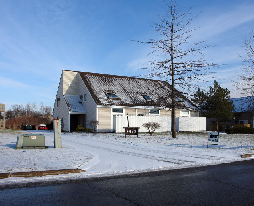 7472 Huntington Dr in Canfield, OH - Building Photo