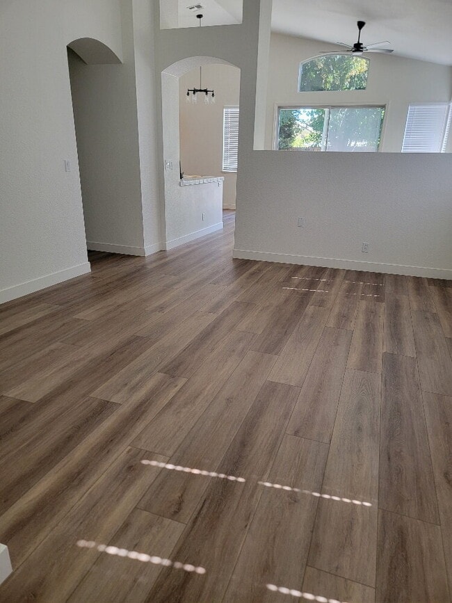 364 Rundgren Way in Folsom, CA - Building Photo - Building Photo