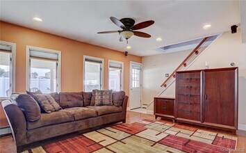 33 Robin Ln in Levittown, NY - Building Photo - Building Photo