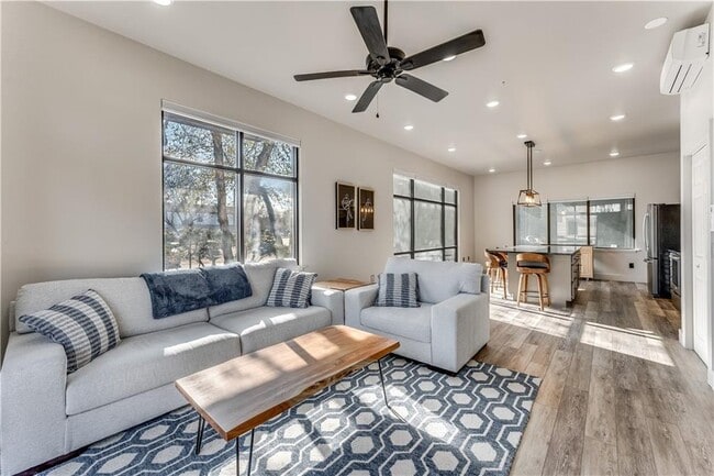 1723 N Chestnut Ave in Fayetteville, AR - Foto de edificio - Building Photo