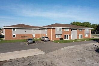 Creekside Apartments LLC in Fond du Lac, WI - Building Photo - Building Photo