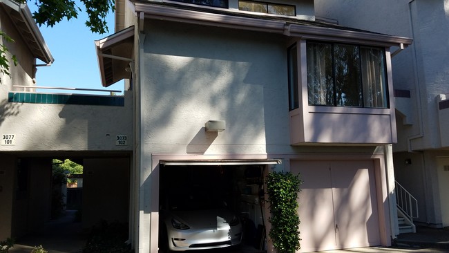 property at 3073 Middlefield Rd